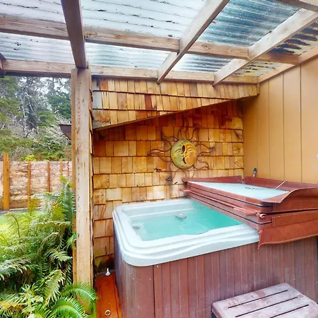 The Getaway Villa Tillicum Beach Exterior photo